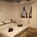 Kiscsermely Vendeghaz Ferienhaus *