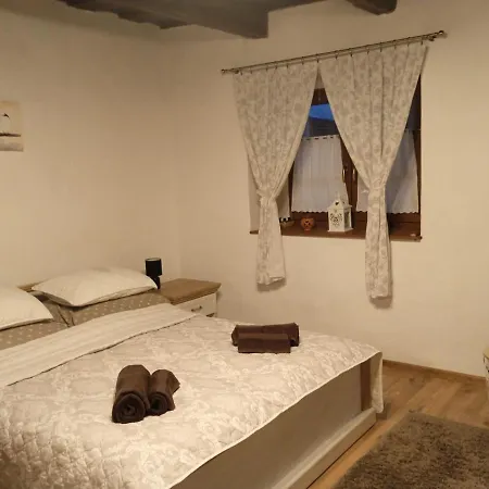 Kiscsermely Vendeghaz Tatil Evi *