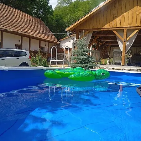 Kiscsermely Vendeghaz Tatil Evi